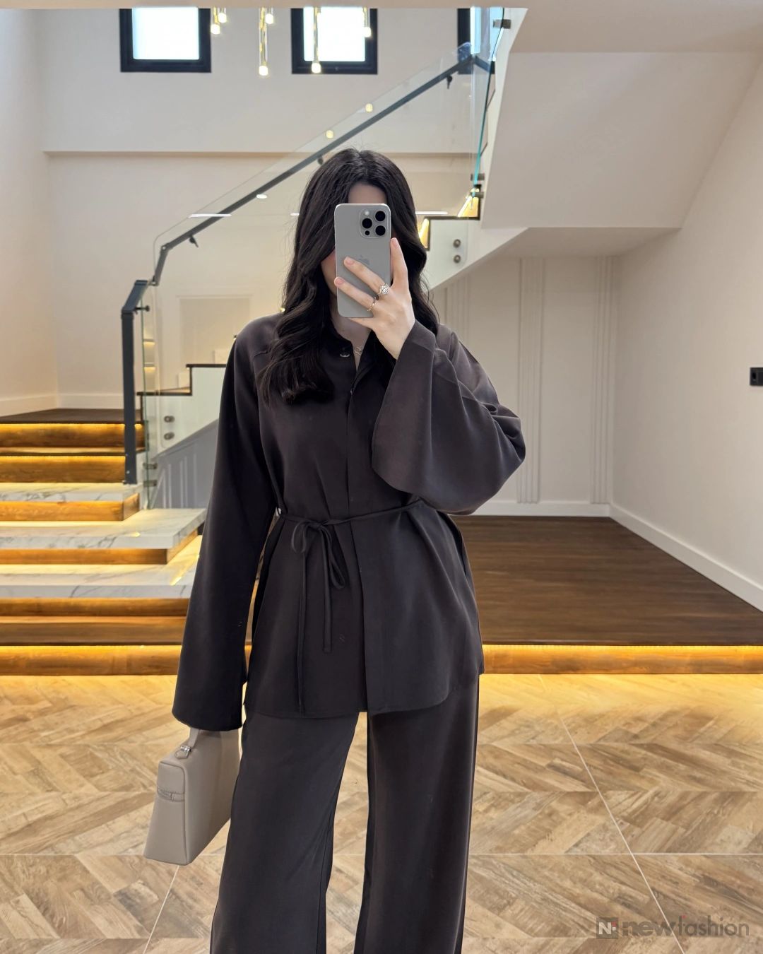 أنسومبل كاجوال أنيق: راحة فائقة وأناقة عصرية بلمسة فاخرة